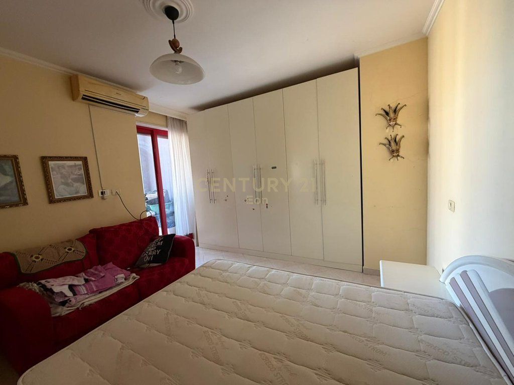 Shitet Apartament 2+1+2 me Pamje Deti ne Vollga, Durrës !