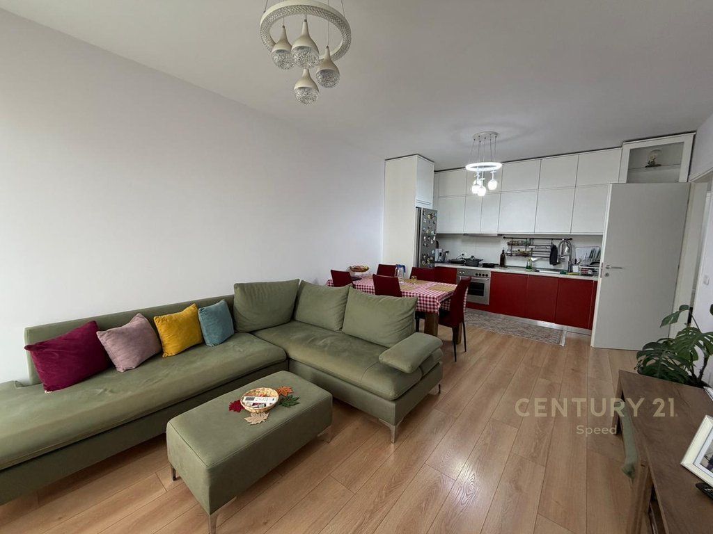 Apartament 2+1+2 per shitje te 5-Maji