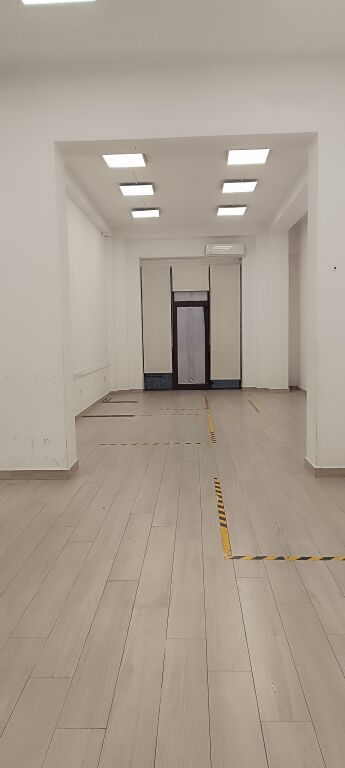 Jepet me qira dyqan prane Klinika Indiane e Syve