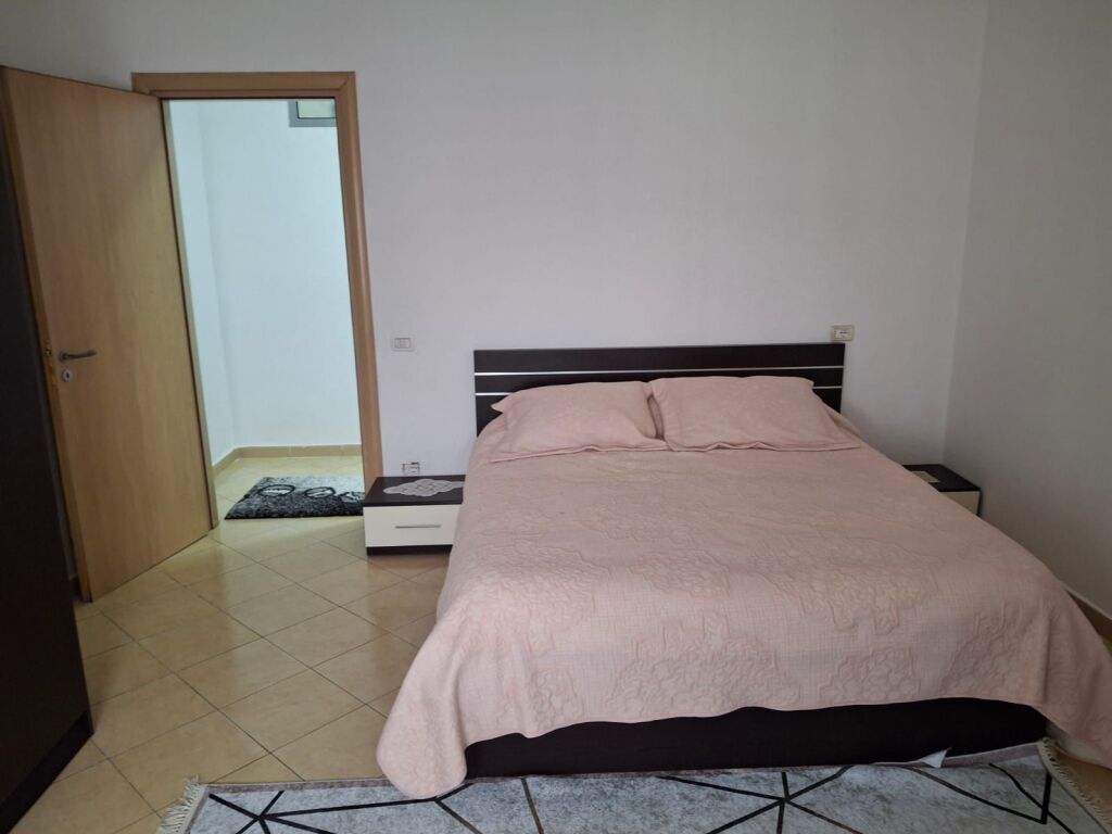 Jepet apartament me qera 1+1