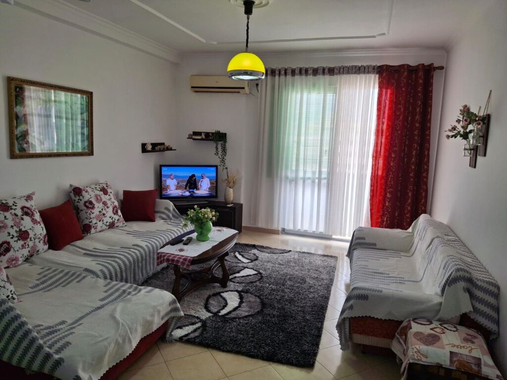 Jepet apartament me qera 1+1