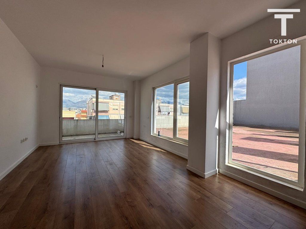 SHITET APARTAMENT 3+1+2+ VERANDE, KOMPLEKSI MOLLA ASTIR