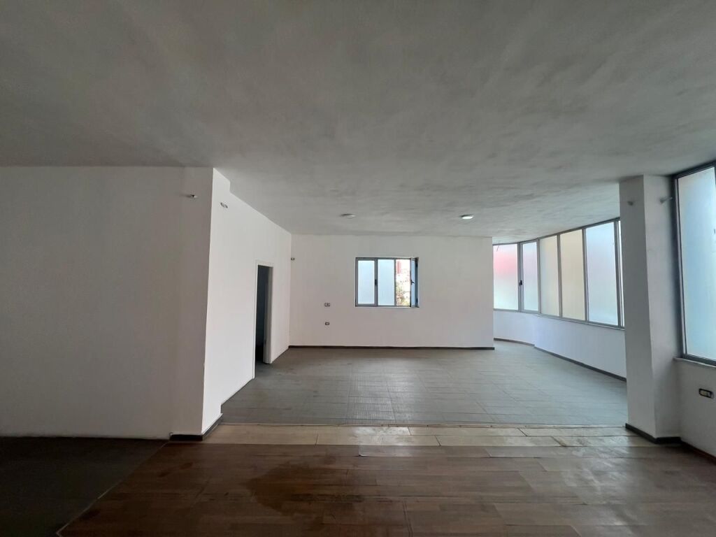 🏢 Jepet me Qera Ambient Biznesi ne Astir