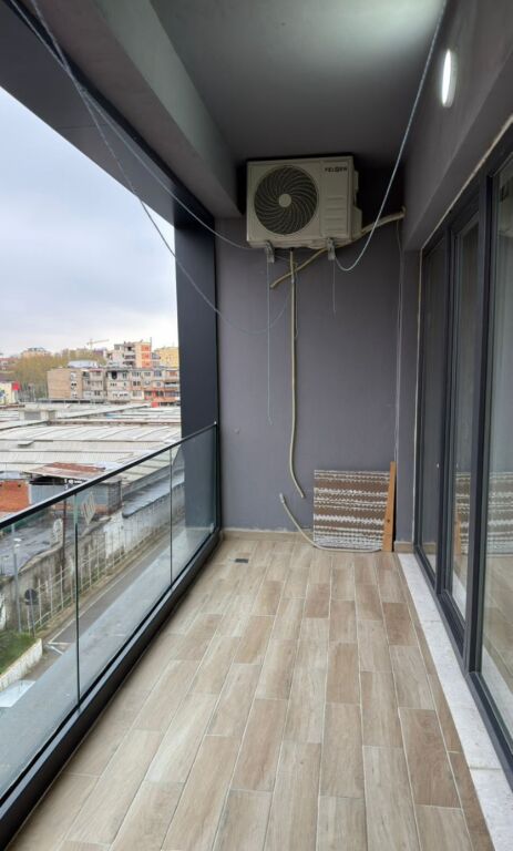 Jepet me qera Apartamenti 2+1, rruga 5 Maj 700  euro  