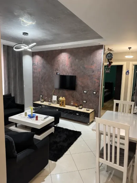 Jepet me qera apartament 3+1+1 Kopshti Botanik 55.000 leke