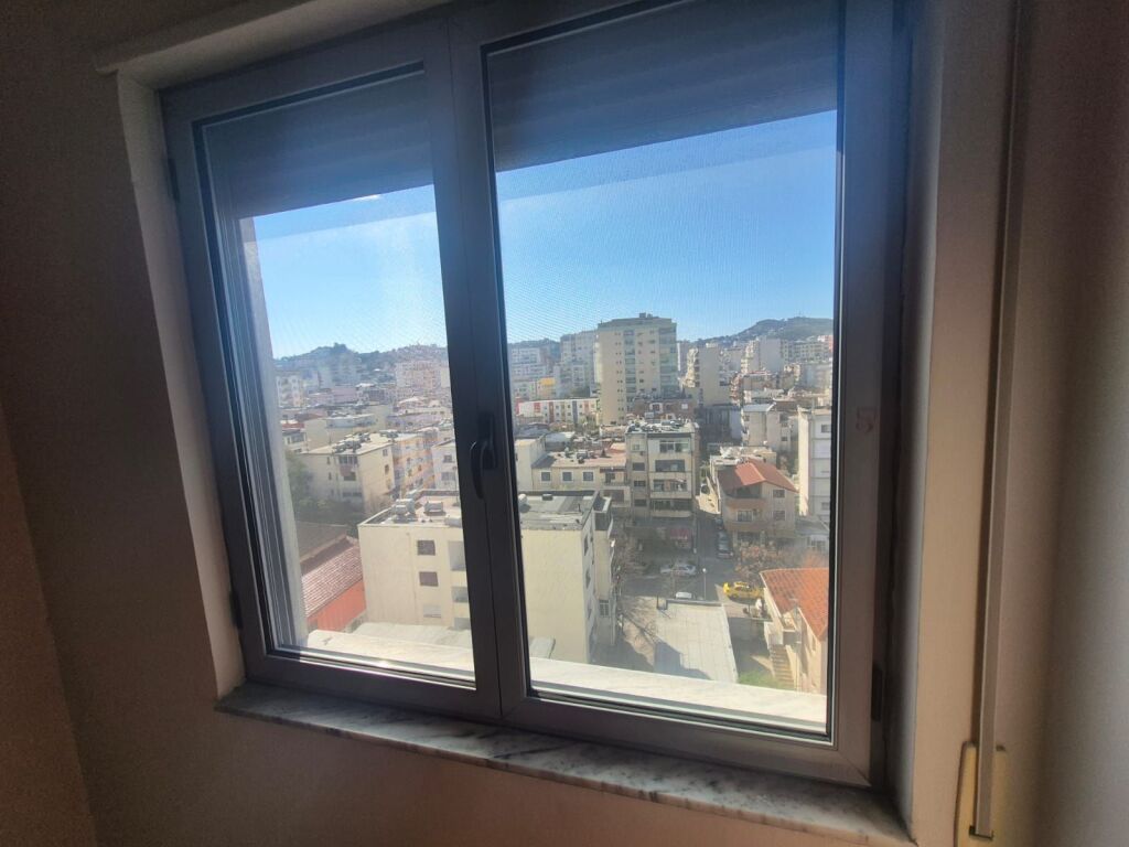 Shitet Apartament 2+1+2 ne  qender  