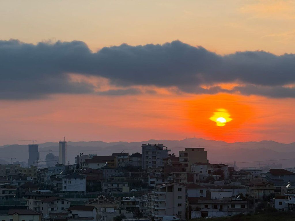 Vilë 3+1+2 Me Qira në Fresku, Tiranë