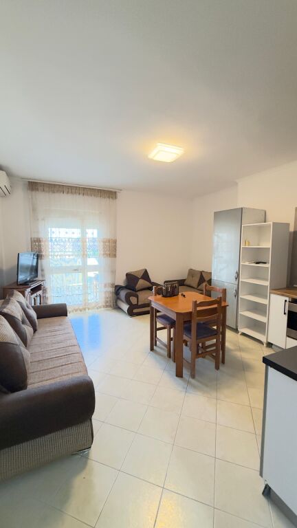 Jepet me qira apartament 2+1+2+2 ne Plazh