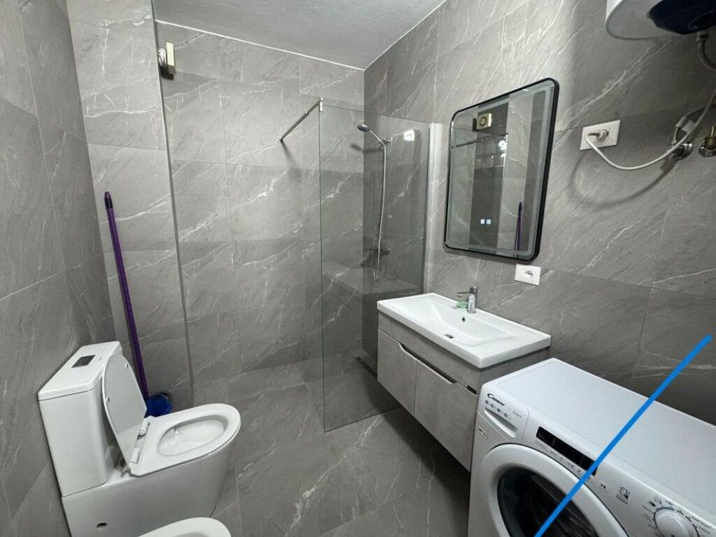 In vendita, Appartamento 2+1+Posto Auto, Via Kavajës, Tirana.