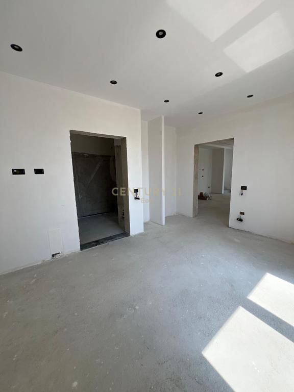 Shitet Vilë në Periferi ,Shijak !