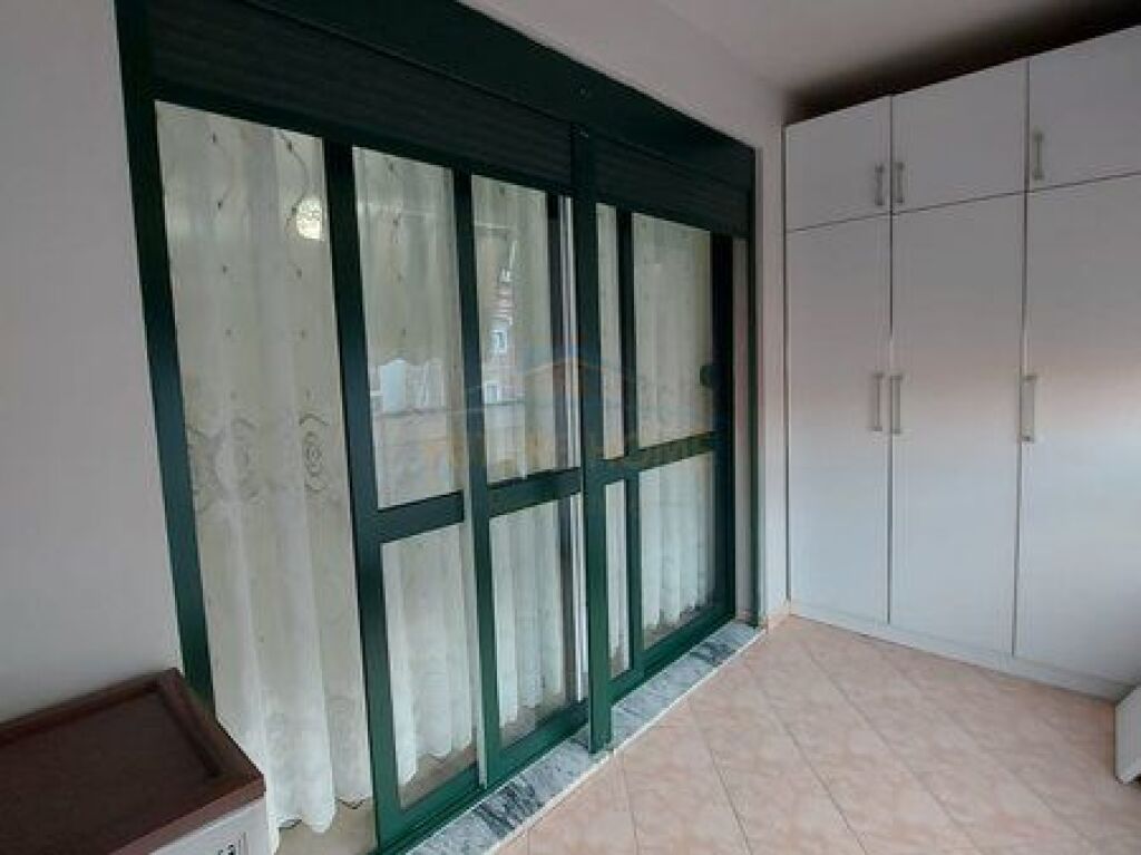 Shitet, Apartament 2+1+2, Rruga 5 Maji, Tirane.