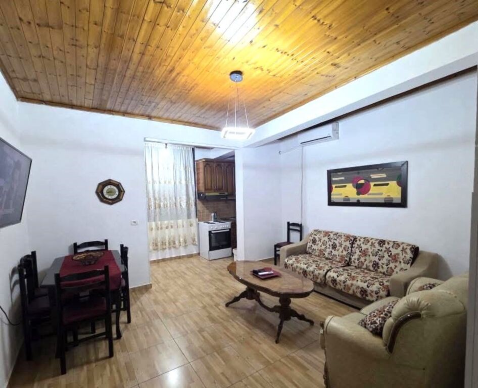 JEPET ME QERA APARTAMENT 1+1 TEK QSUT / TEK FAKULTETI I MJEKSISE