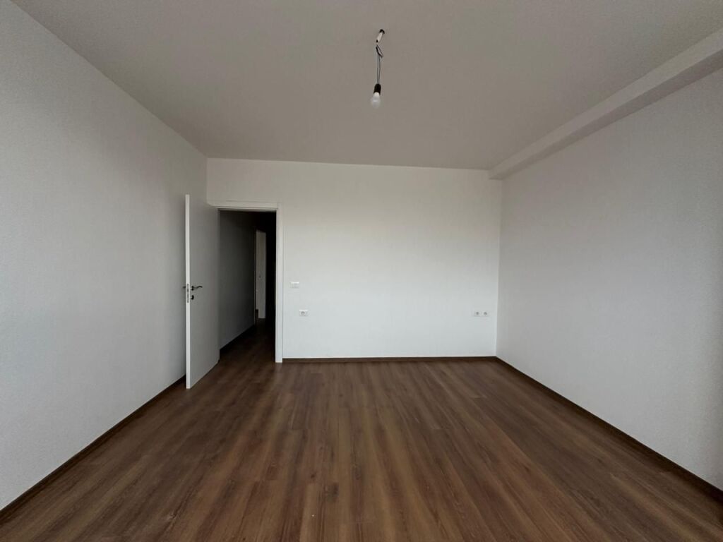 Shitet Apartament 1+1+ballon ne Kinostudio