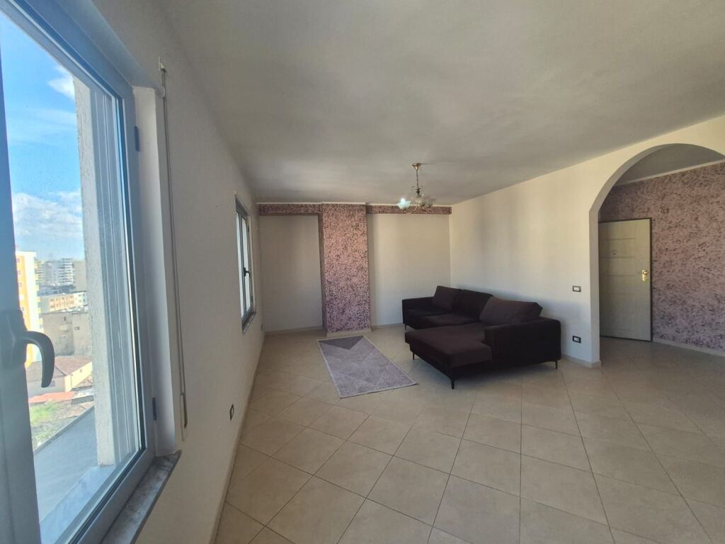 Shitet Apartament 2+1+2 ne  qender  