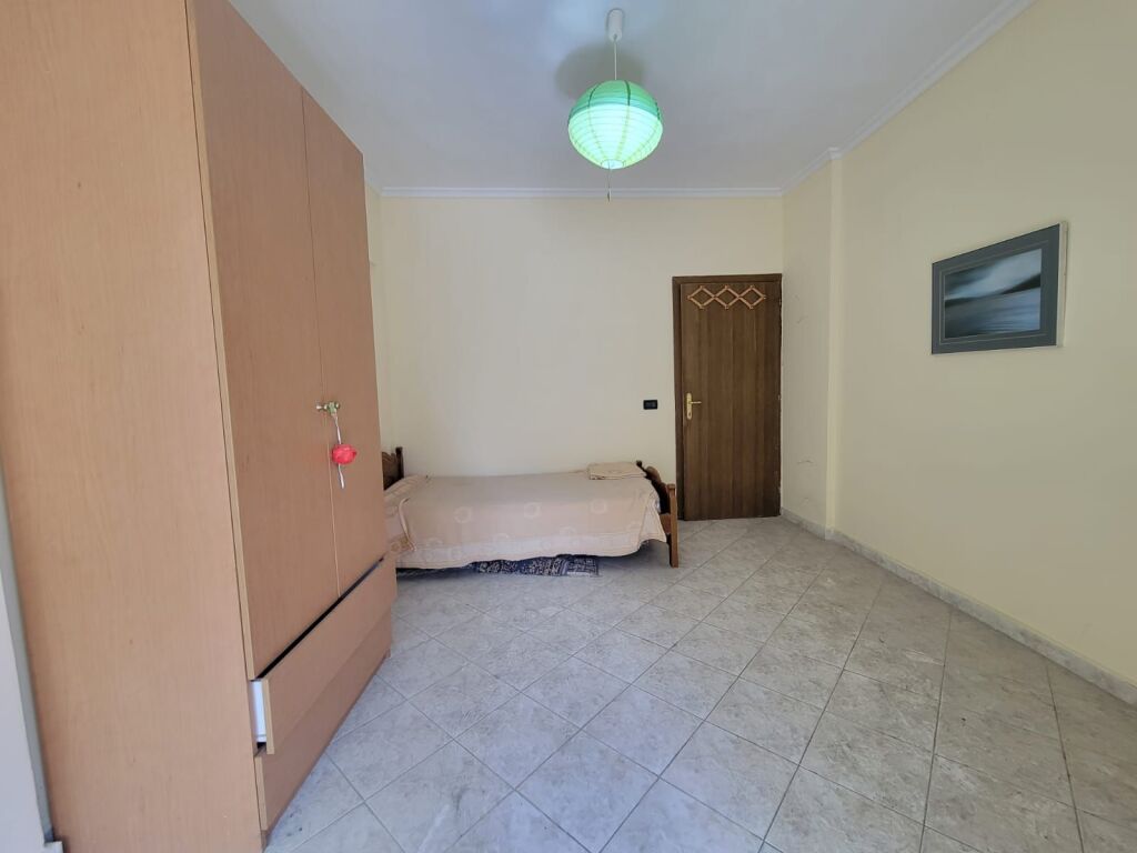 Apartament 2+1+2 per shitje Komuna e Parisit