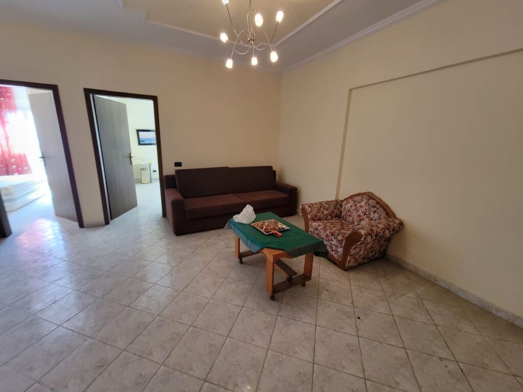 Apartament 2+1+2 per shitje Komuna e Parisit