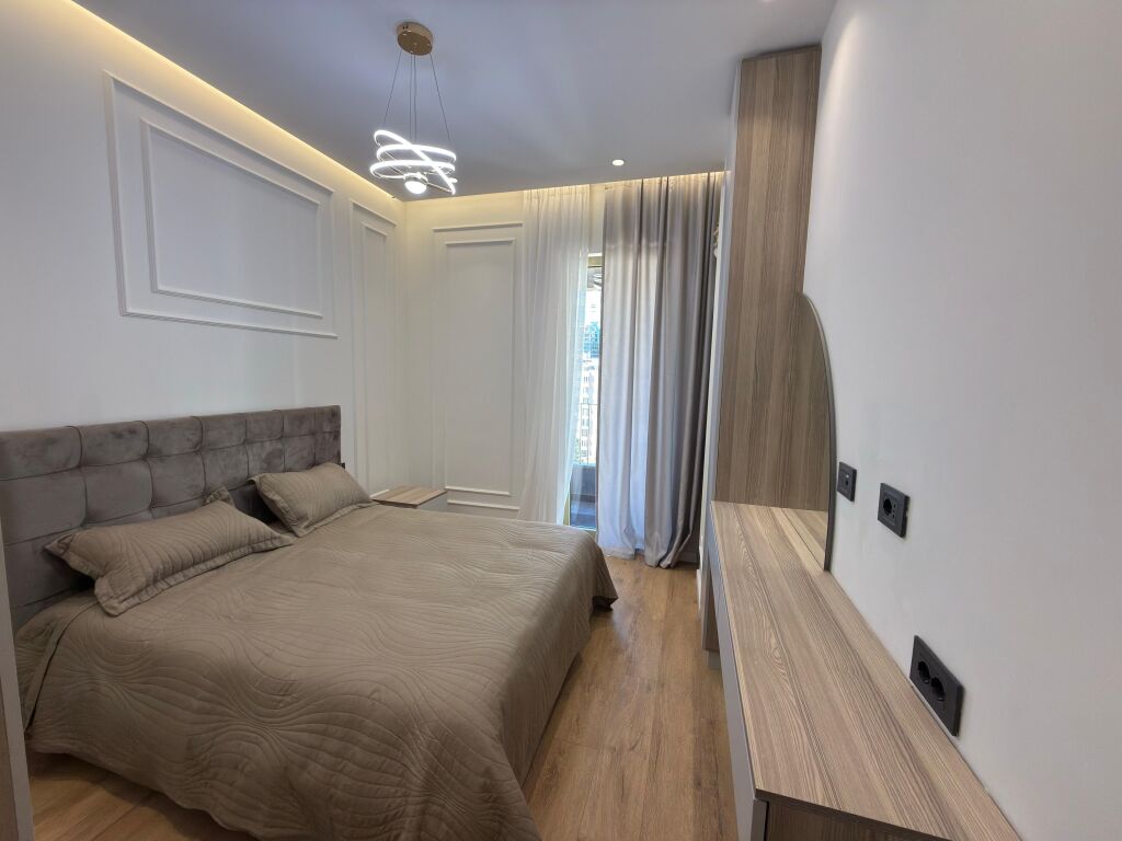 Japim apartament 1+1 me qira te Rruga Faik konica!!