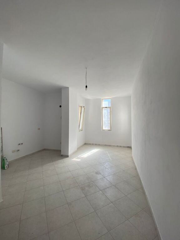 shitet apartament 1+1 ne plazh prane pelikanit!!