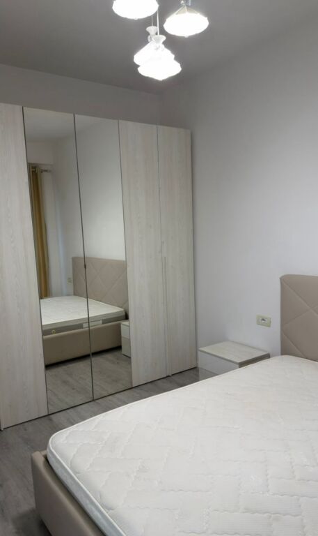 Jepet me qera Apartamenti 2+1, rruga 5 Maj 700  euro  