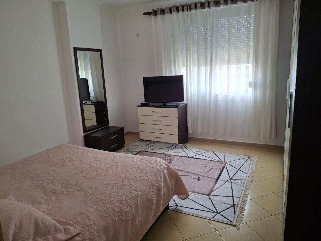 Jepet apartament me qera 1+1