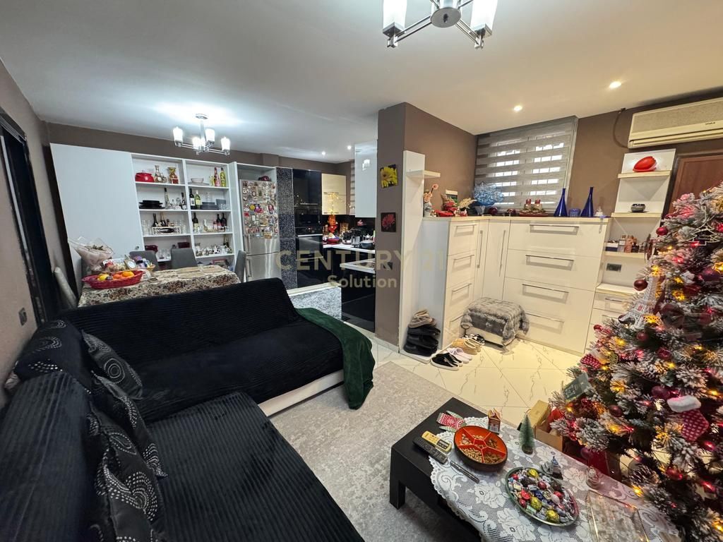 APPARTAMENTO 2+1+2 IN VENDITA VICINO A 21 DHJETORI-155.000 Euro