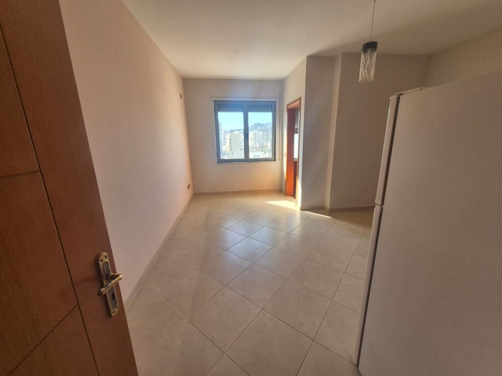 Shitet Apartament 2+1+2 ne  qender  