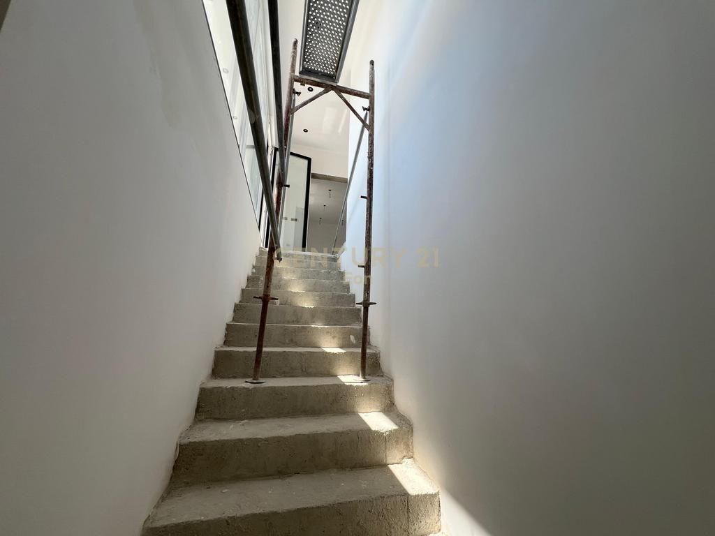 Shitet Vilë në Periferi ,Shijak !