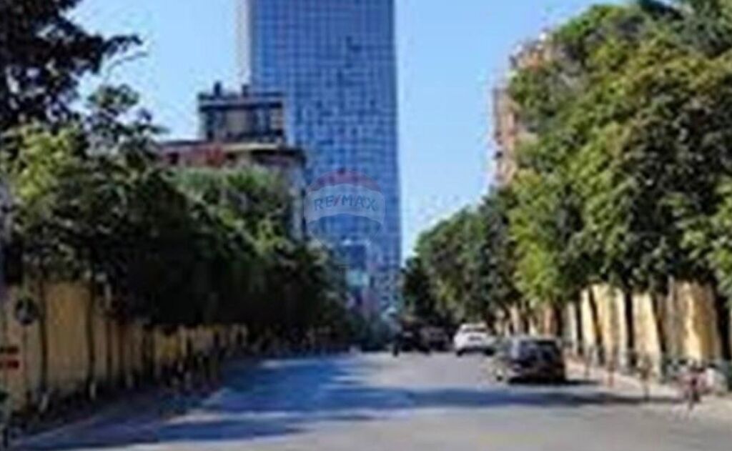 SHITET,AMBJENT BIZNESI, RRUGA E ELBASANIT, TIRANE.  ID: 530581007-174