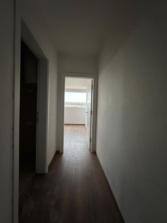 Shitet Apartament 1+1+ballon ne Kinostudio