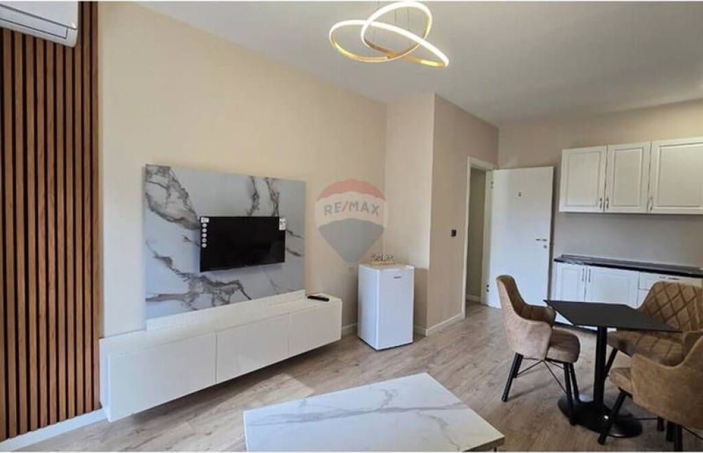 !!!Apartament - Për Qira - Sheshi Skënderbej, Tiranë!!!