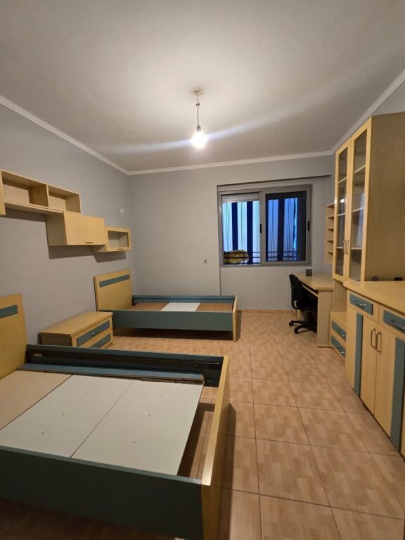 Shitet apartament ne Fresk