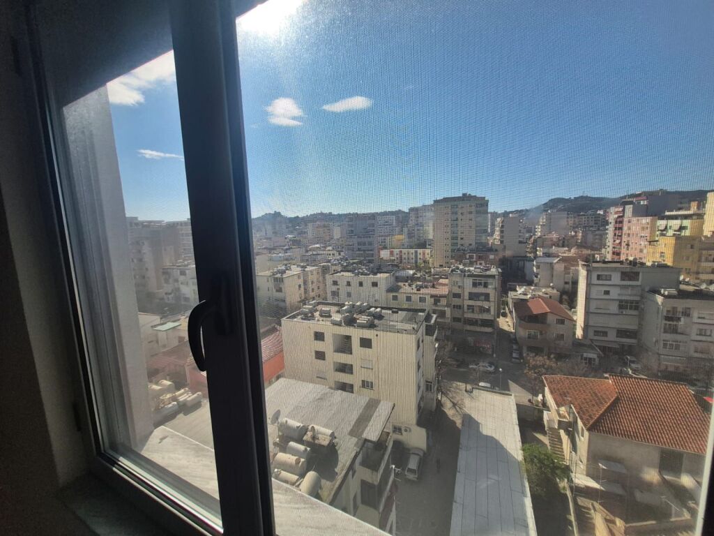 Shitet Apartament 2+1+2 ne  qender  