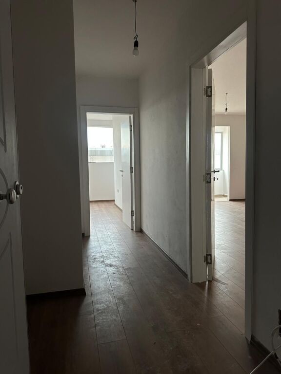 Shitet Apartament 1+1+ballon ne Kinostudio