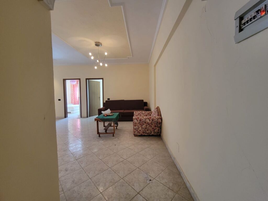 Apartament 2+1+2 per shitje Komuna e Parisit