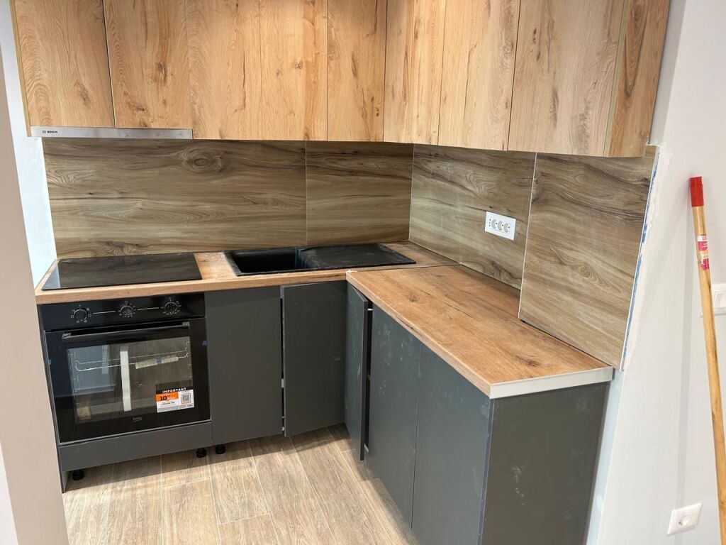 🏢Via Elbasan, vicino all'Istituto di Igiene, si affitta appartamento 1+1 arredato. 55.000 Leke