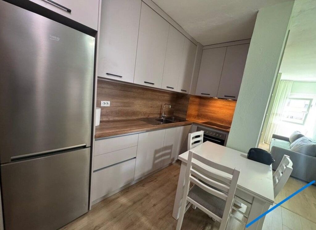 In vendita, Appartamento 2+1+Posto Auto, Via Kavajës, Tirana.