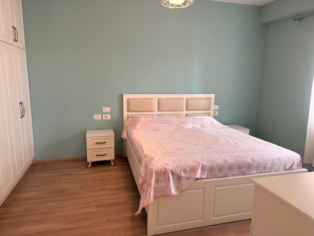 Shitet Apartament 3+1+2 - Ish Fabrika e Bukës, Durrës