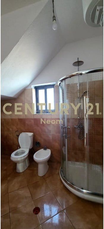 Casa privata 2+1 in affitto in Via Jordan Misja! 650 € /Mese