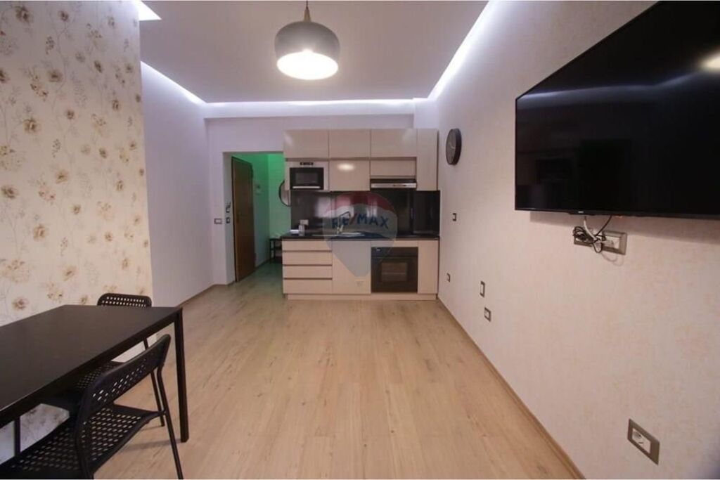 Apartament - Për Qira - Rruga e Barrikadave, Tiranë