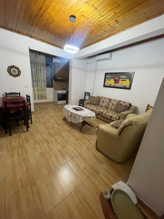 JEPET ME QERA APARTAMENT 1+1 TEK QSUT / TEK FAKULTETI I MJEKSISE