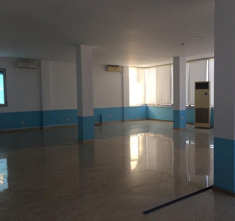 Ambient komercial per qera tek Medreseja