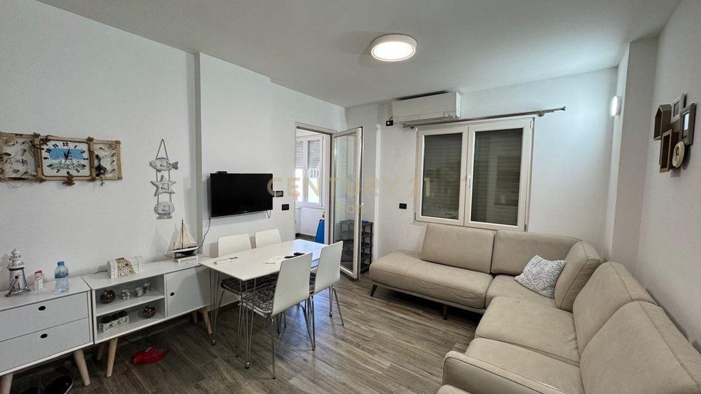 APARTAMENT+PARKIM AFER DETIT TE SHKEMBI I KAVAJES !