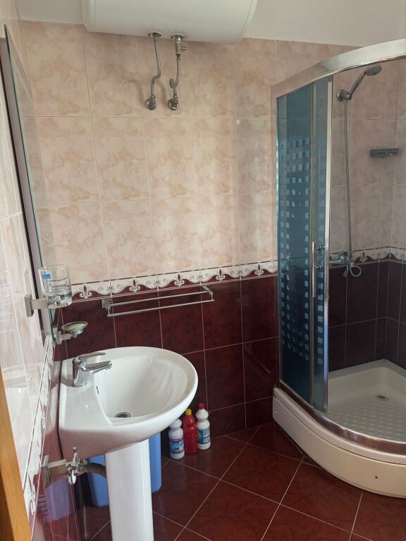 🏡 Jepet me qira apartament 3+1+2 – Fresk, Rr. Shefqet Kuka