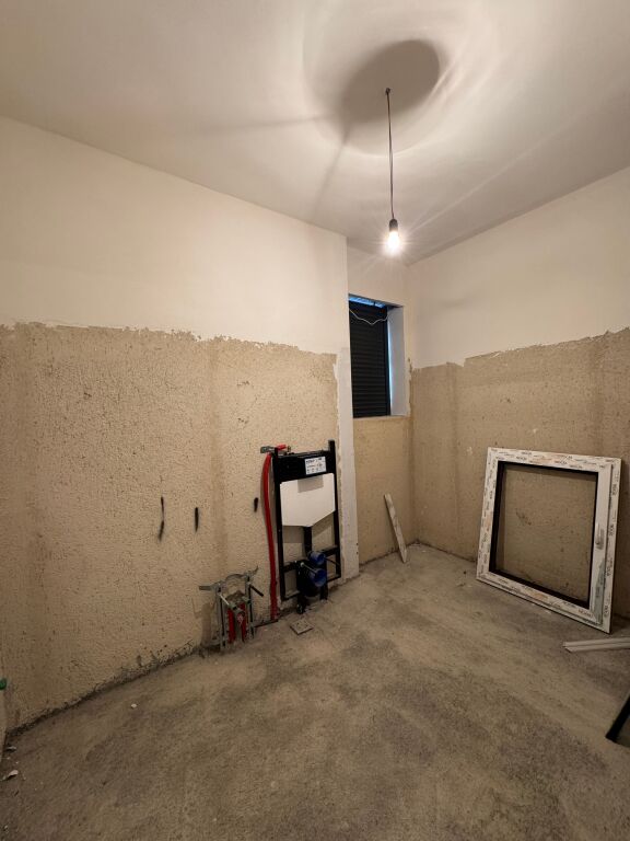 Shitet Apartament 2+1 ne Kamez