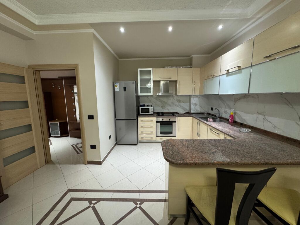 Jepet apartament me qera 2+1+2