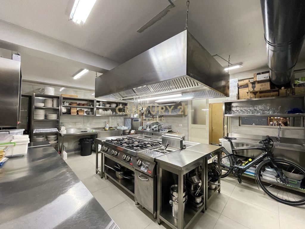 HOTEL TOGETHER WITH BAR RESTAURANT FOR RENT NEAR THE MORTGAGE 1000M ABOVE THE CENTER, HAS