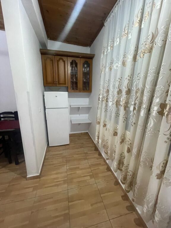JEPET ME QERA APARTAMENT 1+1 TEK QSUT / TEK FAKULTETI I MJEKSISE
