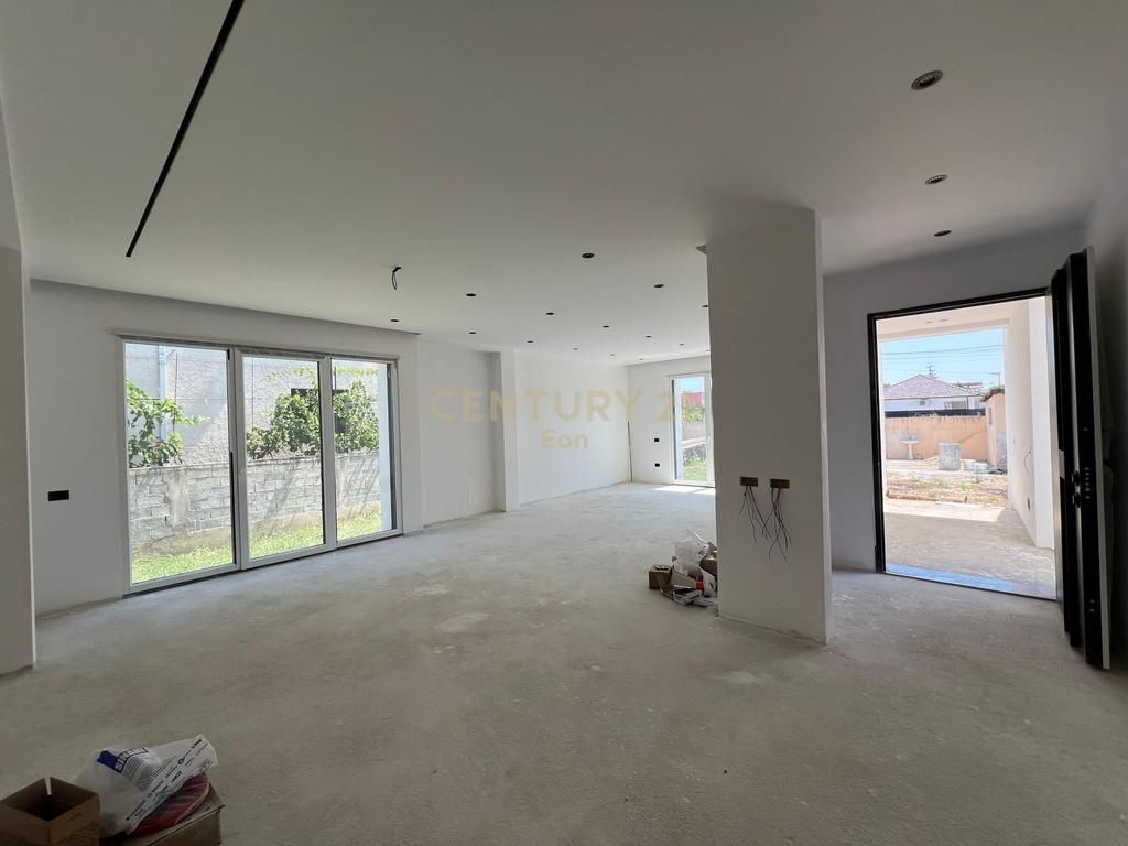 Shitet Vilë në Periferi ,Shijak !