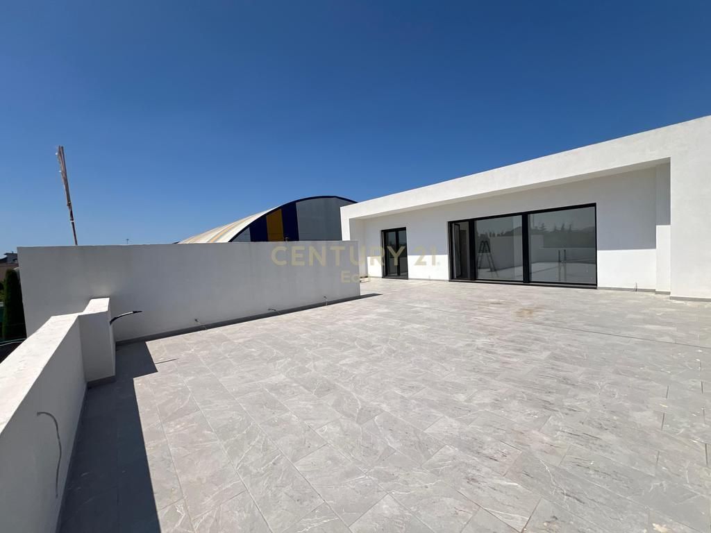 Shitet Vilë në Periferi ,Shijak !