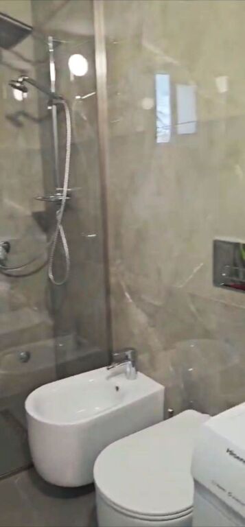 🏠Rruga Siri Kodra,jepet me qera kati i III-te i nje vile,1+1,i mobiluar.55,000 Leke